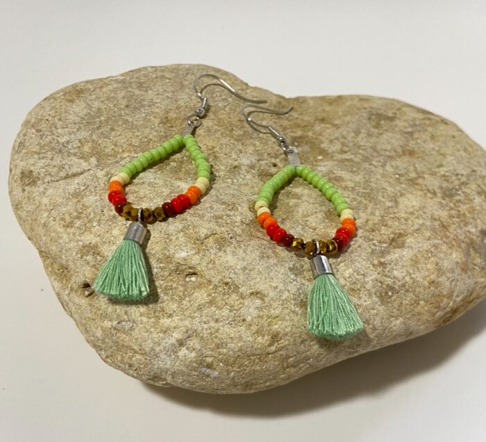 Pendientes con cuentas y borla
