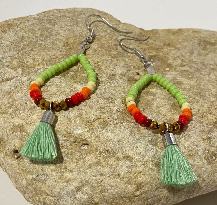 Pendientes con cuentas y borla