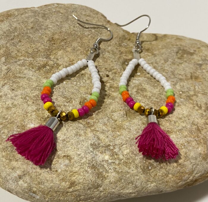 Pendientes con cuentas y borla