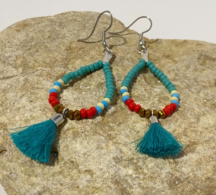 Pendientes con cuentas y borla