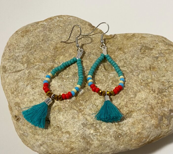 Pendientes con cuentas y borla
