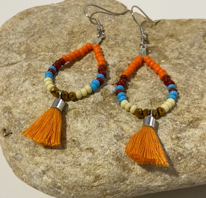 Pendientes con cuentas y borla