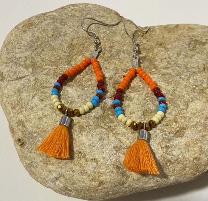 Pendientes con cuentas y borla