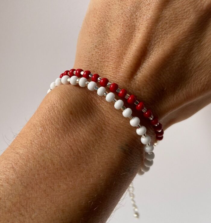 Pulsera perlas de colores y baño de plata