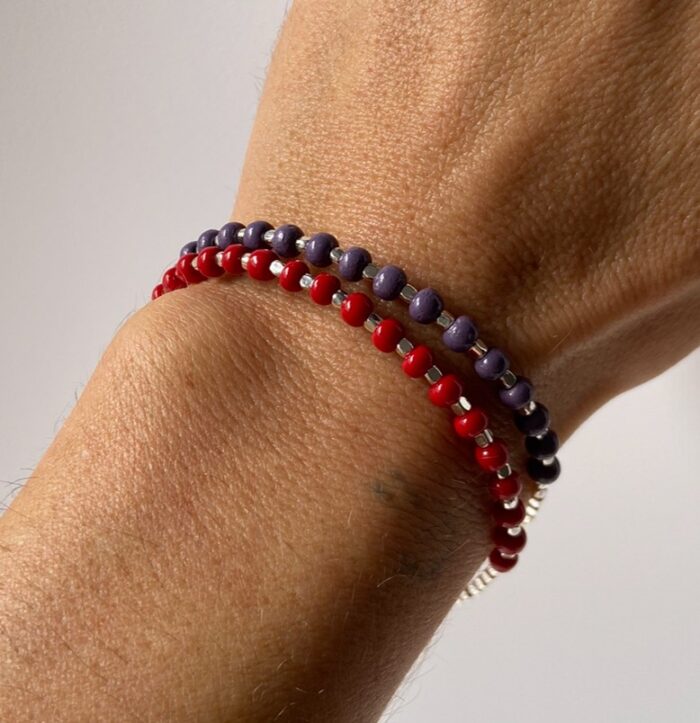 Pulsera perlas de colores y baño de plata