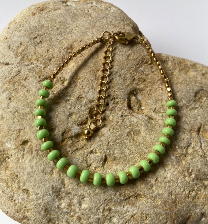 Pulsera Perlas de Colores y base oro
