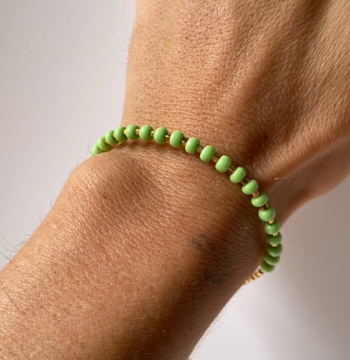 Pulsera Perlas de Colores y base oro