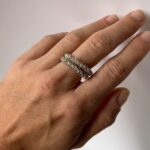 Anillo hilos entrelazados