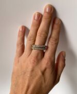 Anillo hilos entrelazados