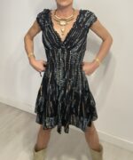 Vestido corto drapeado y elástico