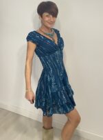 Vestido corto drapeado y elástico