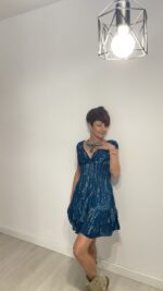 Vestido corto drapeado y elástico