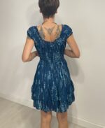 Vestido corto drapeado y elástico