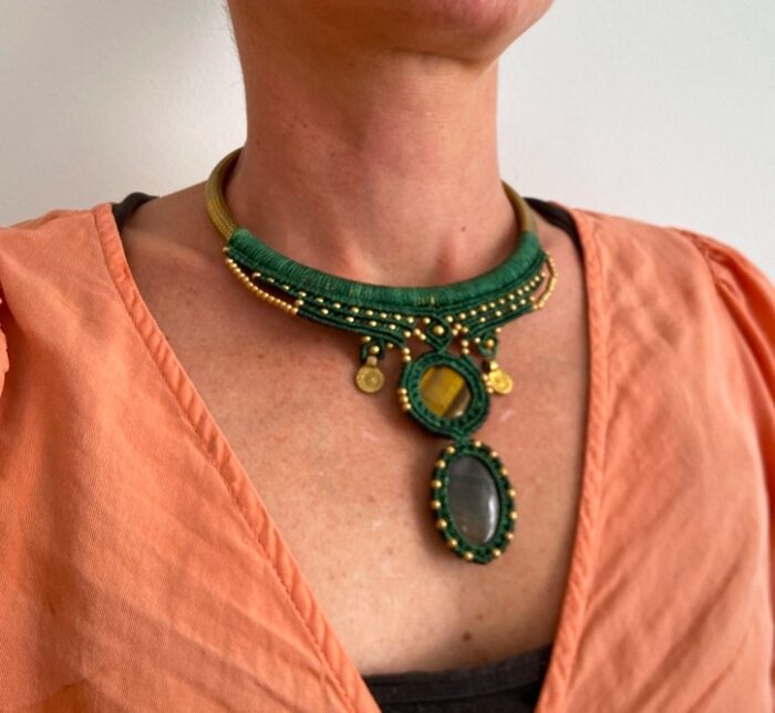 "Tramas de Oriente"- Collar choker de macramè