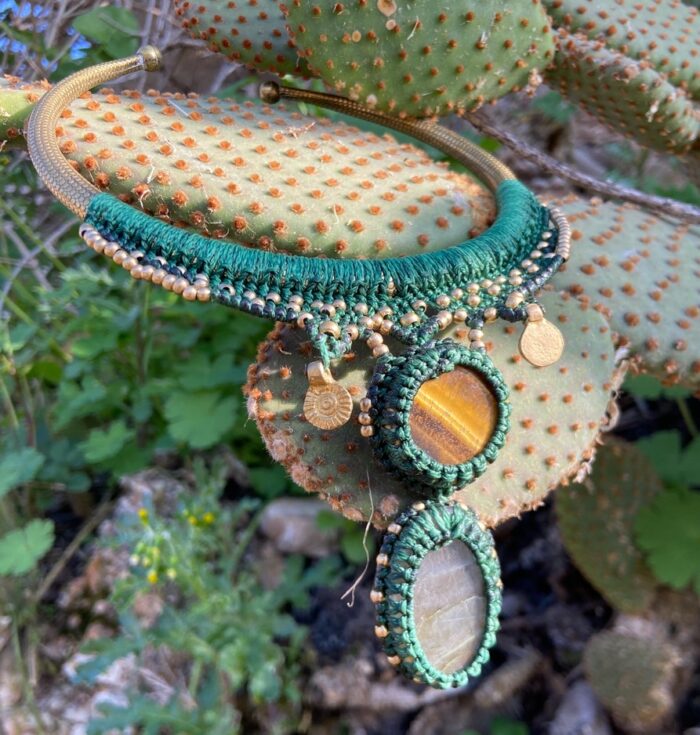 "Tramas de Oriente"- Collar choker de macramè