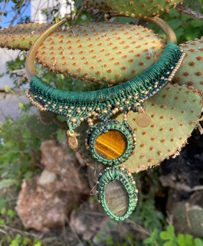 "Tramas de Oriente"- Collar choker de macramè