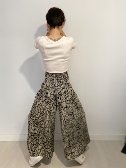 Pantalón capri ancho (largo tres cuartos) - Naisha Handmade Designs