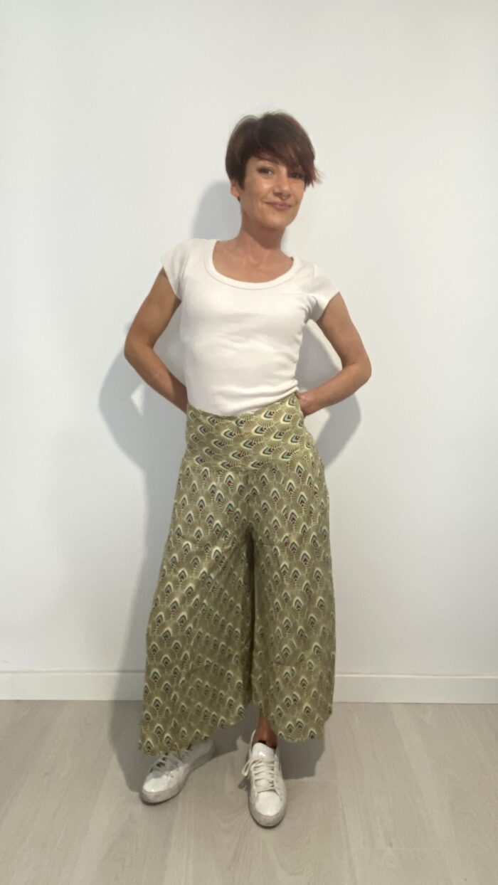 Pantalón capri ancho (largo tres cuartos) - Naisha Handmade Designs