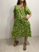 Vestido cómodo con bolsillos laterales en 100% algodón.