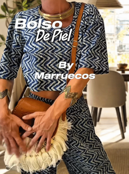 Pulsera rígida artesanal en latón envejecido con diseño en zigzag, hecha a mano en la India