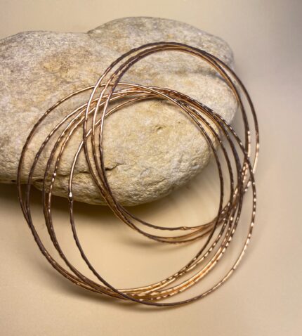 Brazalete Multianillos con Baño de Cobre – Artesanal