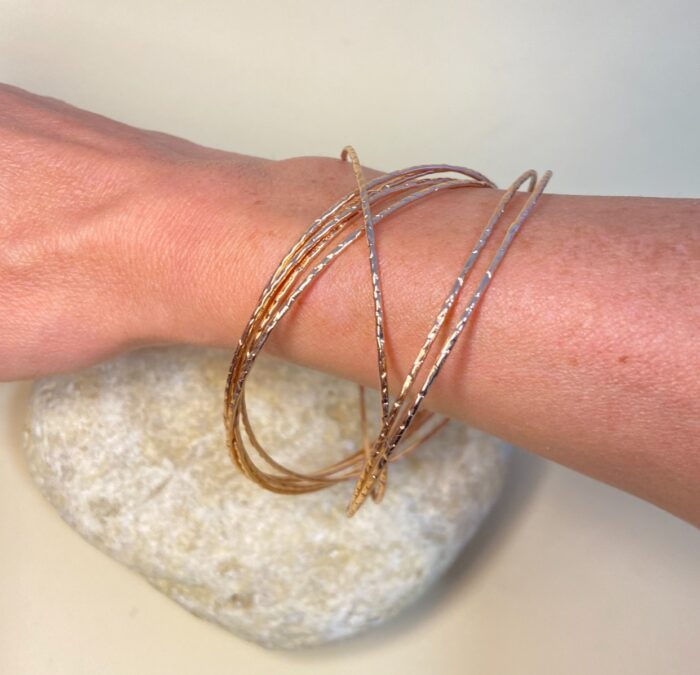 Brazalete Multianillos con Baño de Cobre – Artesanal