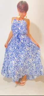 Aurora, el vestido largo boho-chic de 100% rayón, con lazos ajustables bajo el busto y detrás del cuello.