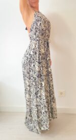 Aurora, el vestido largo boho-chic de 100% rayón, con lazos ajustables bajo el busto y detrás del cuello.