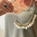 Collar de Conchas y Macramè beige– Hecho a Mano y Ajustable