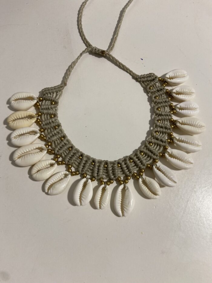 Collar de Conchas y Macramè – Hecho a Mano y Ajustable