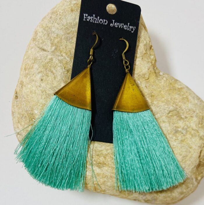 Pendientes Artesanales con Cuentas y Borlas Grandes