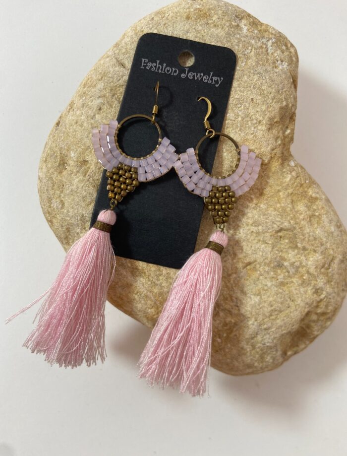 Pendientes Artesanales con Cuentas y Borlas Grandes