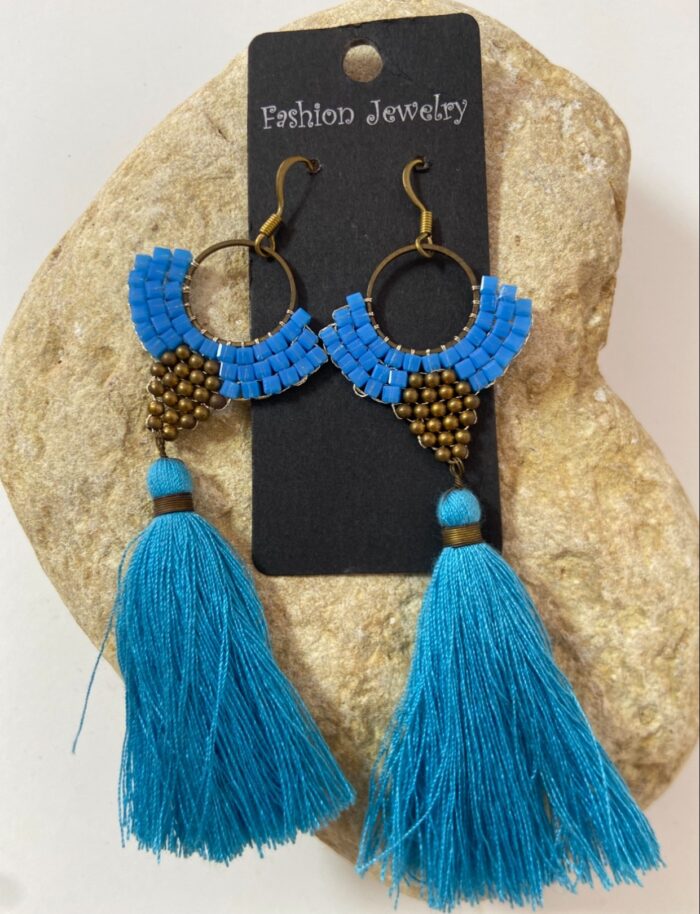 Pendientes Artesanales con Cuentas y Borlas Grandes