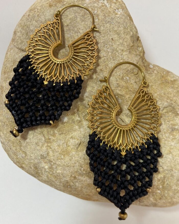 Pendientes de Macramé con Base Dorada o Plateada