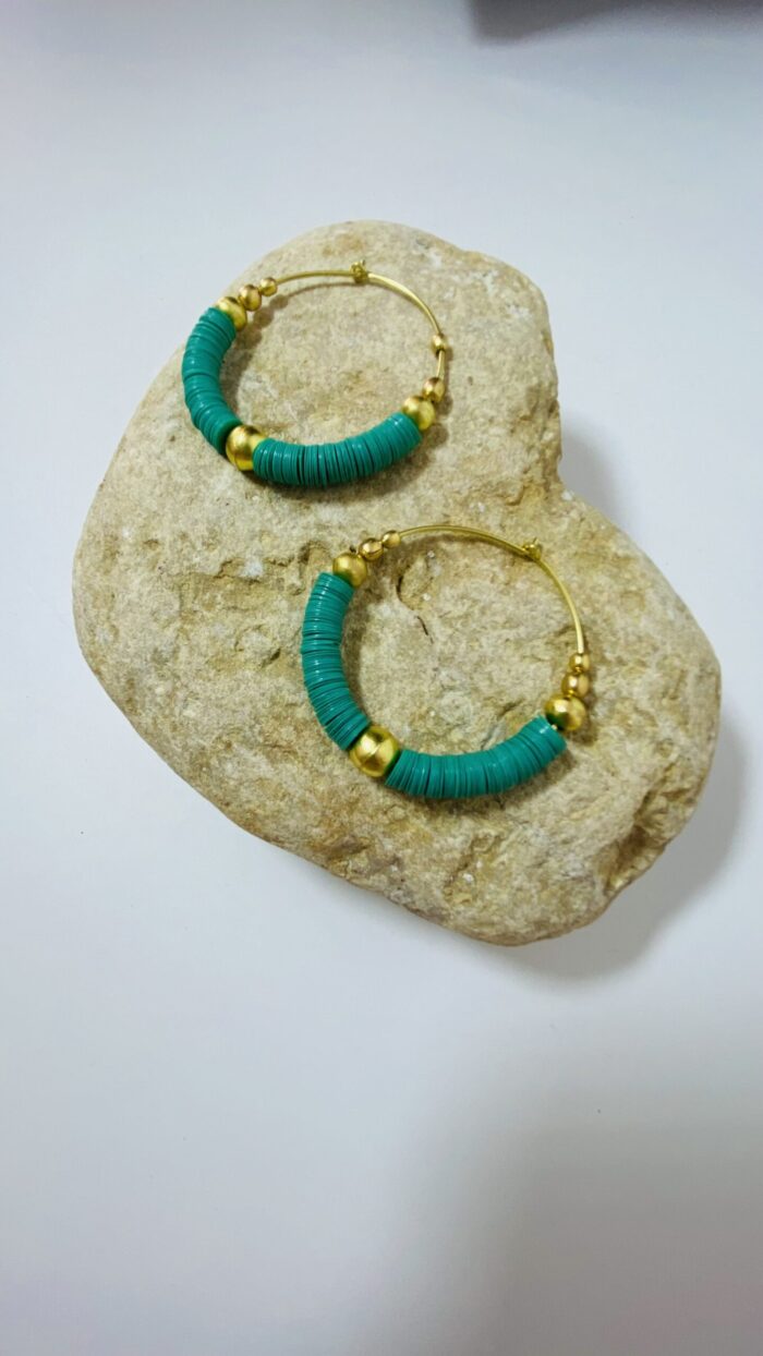 Pendientes de Aro con Paletas de Colores y Perlas Doradas