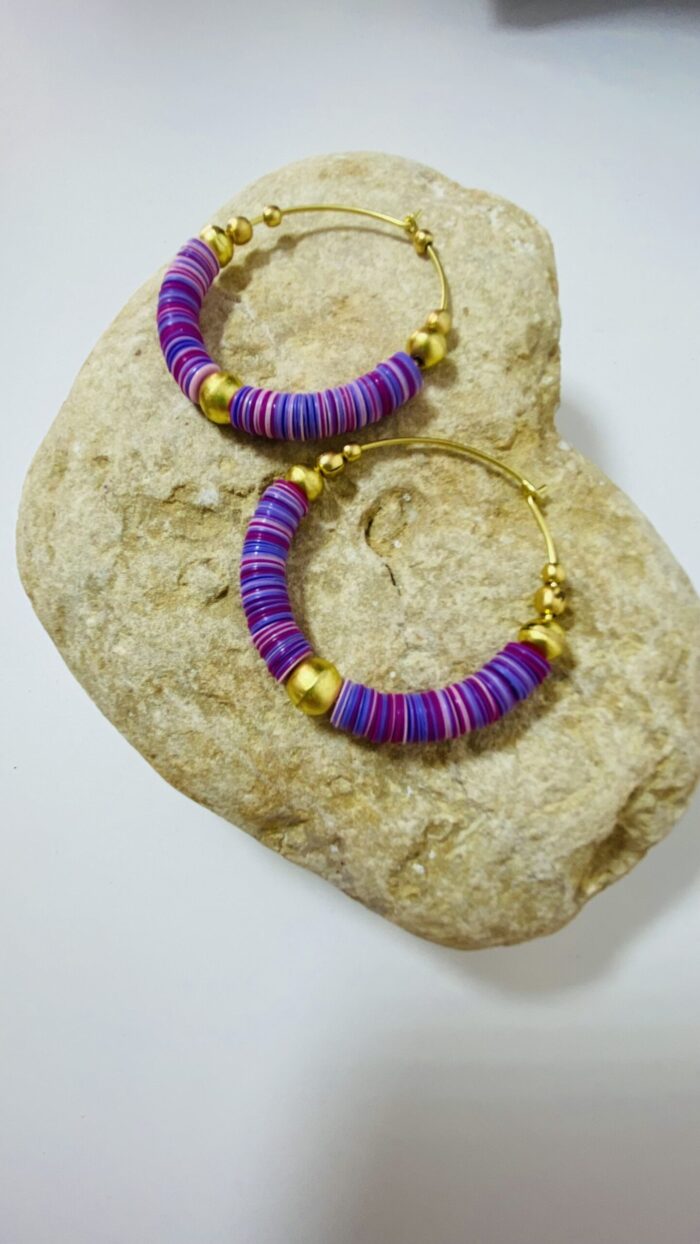 Pendientes de Aro con Paletas de Colores y Perlas Doradas