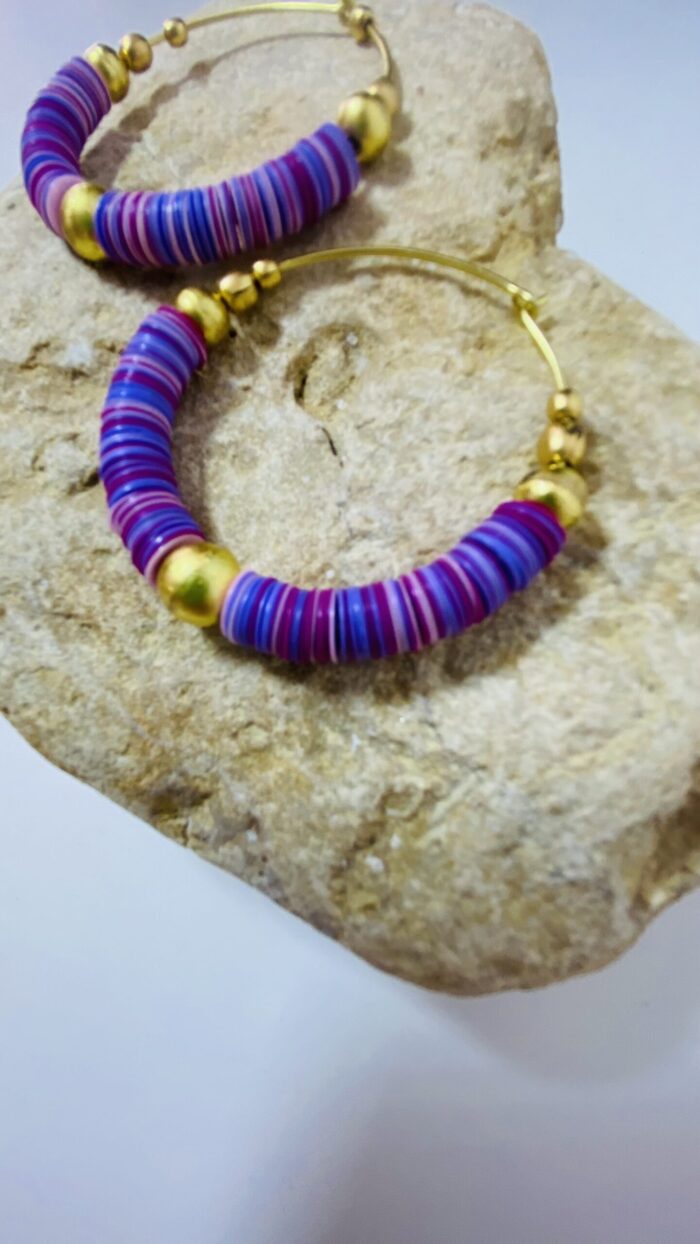 Pendientes de Aro con Paletas de Colores y Perlas Doradas