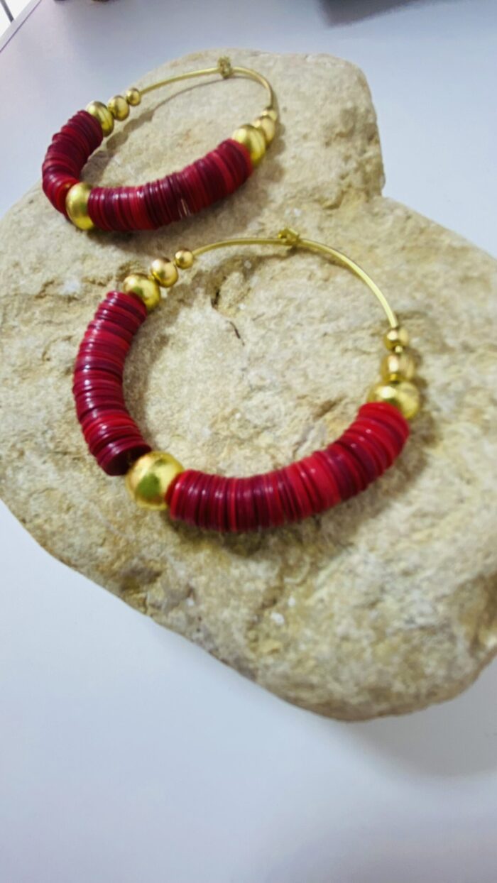 Pendientes de Aro con Paletas de Colores y Perlas Doradas