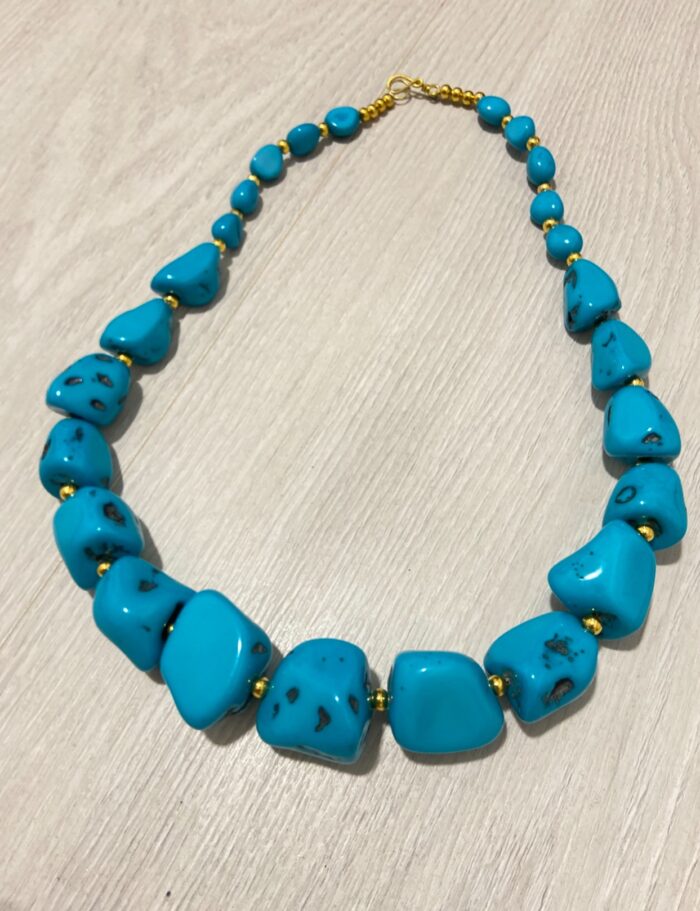 Collar con Piedras Grandes