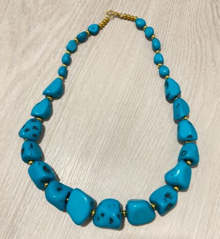 Collar con Piedras Grandes