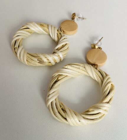 Pendientes artesanales de paja y madera | Ligeros estilo boho para verano