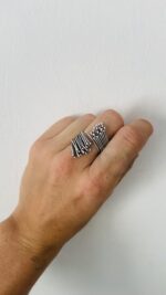 Anillo trenzado en plata artesanal, ajustable y bohemio