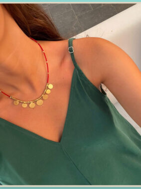 Collares de cuentas rojas