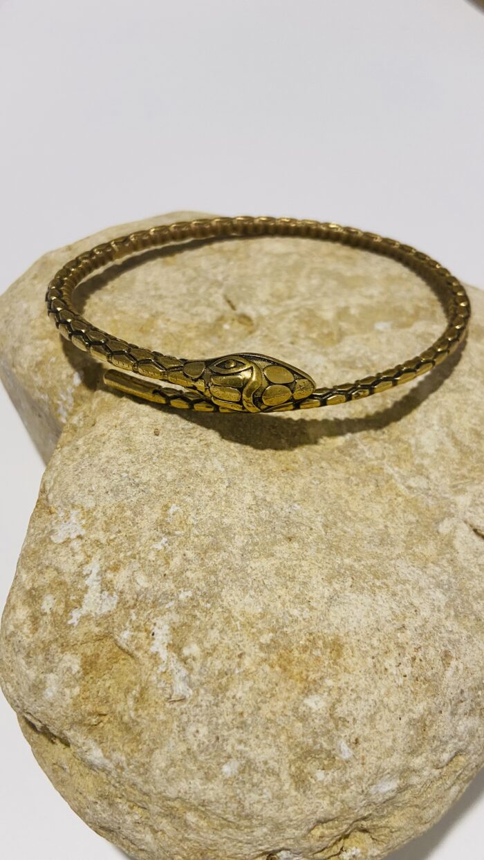 Brazalete serpiente para bíceps en latón dorado o plateado. Artesanal y boho chic.