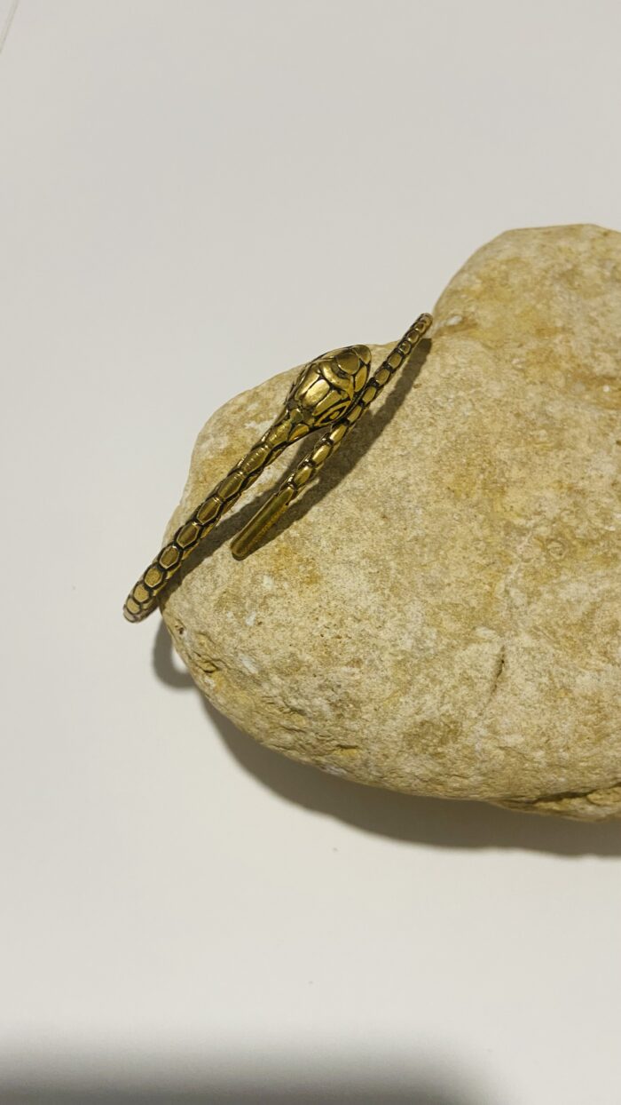 Brazalete serpiente para bíceps en latón dorado o plateado. Artesanal y boho chic.