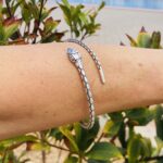 Brazalete serpiente para bíceps en latón dorado o plateado. Artesanal y boho chic.