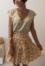 Top y Falda boho acampanada con volantes y cintura elástica. Artesanal, talla única y versátil.