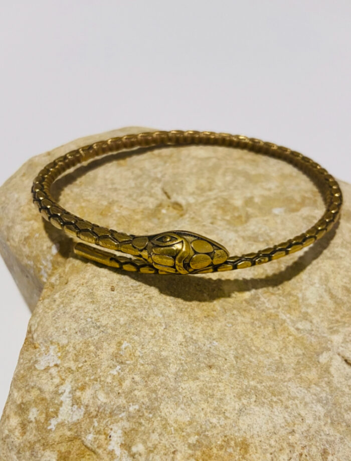 Brazalete serpiente para bíceps en latón dorado o plateado. Artesanal y boho chic.