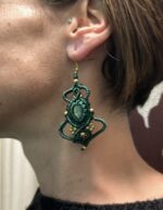 Pendientes de macramé verdes con piedra central