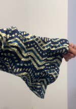 detalle de la manga acampanada del vestido boho artesanal hecho en India